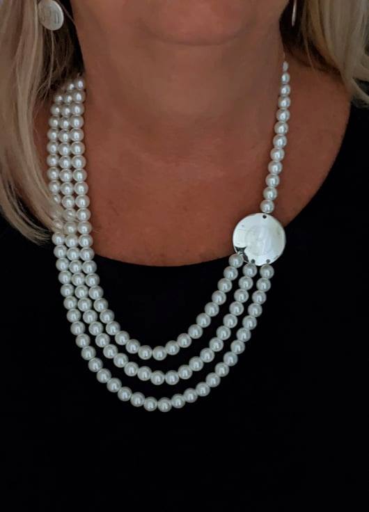 TRIPLE PEARL SIDEWAY ENGRAVED DISC NECKLACE